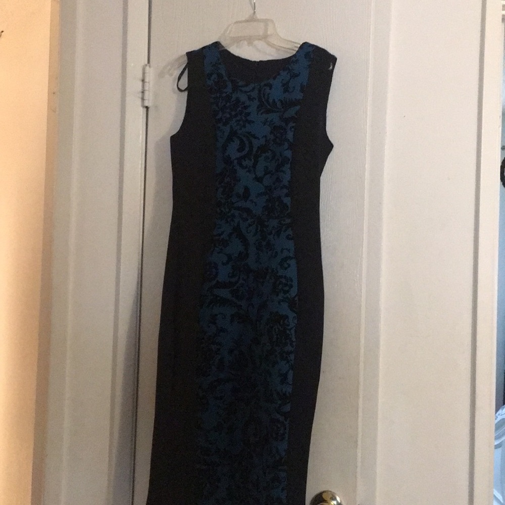 Beautiful black and green dress size 6